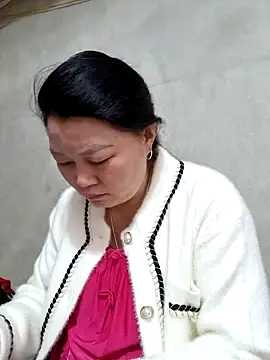 Snapshot of yoowwmr chatting on November 24, 1:49 am yoowwmr online show from November 24, 1:49 am