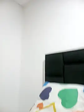 Snapshot of luke_7777 chatting on October 17, 12:01 am luke 7777 online show from October 17, 12:01 am