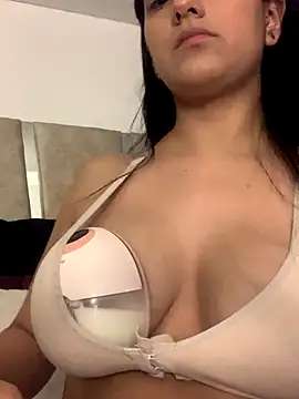 Snapshot of CamiJone chatting on November 24, 11:37 pm CamiJone online show from November 24, 11:37 pm