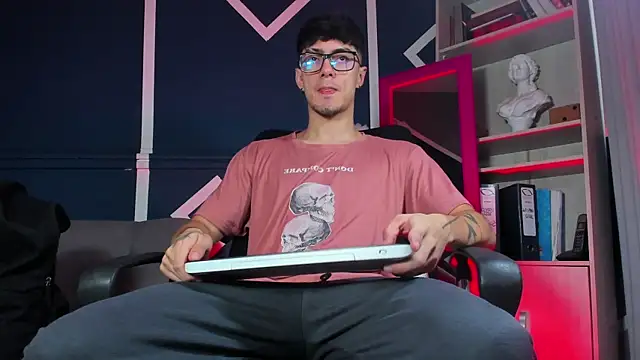 etham wolf  online show from December 3, 12:58 pm