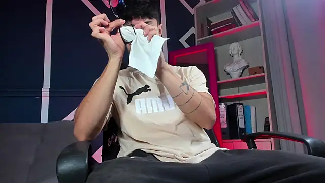 etham wolf  online show from December 15, 12:31 pm