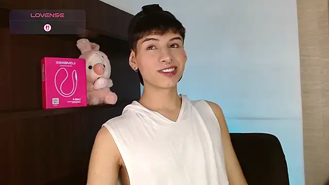 Snapshot of Ezra_Storm chatting on November 8, 5:40 am Ezra Storm online show from November 8, 5:40 am