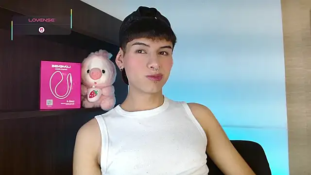 Snapshot of Ezra_Storm chatting on November 9, 4:44 am Ezra Storm online show from November 9, 4:44 am