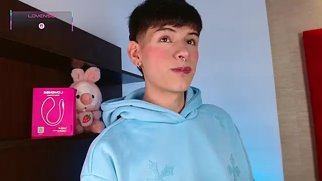 Snapshot of Ezra_Storm chatting on November 30, 8:35 pm Ezra Storm online show from November 30, 8:35 pm