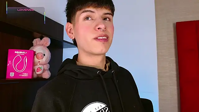 Snapshot of Ezra_Storm chatting on December 4, 5:39 am Ezra Storm online show from December 4, 5:39 am