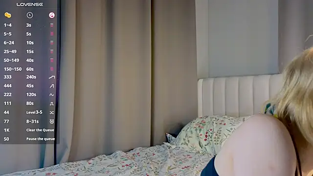 Snapshot of PolIyBowman chatting on October 26, 3:07 pm PolIyBowman online show from October 26, 3:07 pm