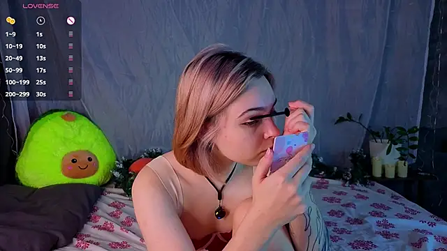 PolIyBowman online show from December 19, 3:30 pm