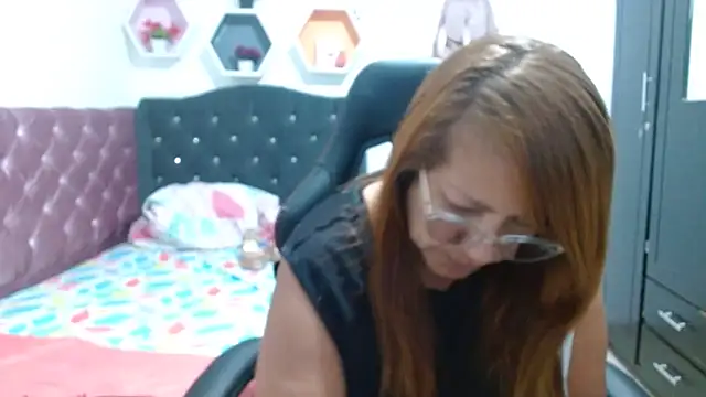 Snapshot of cristydirtyhot chatting on March 23, 10:19 am cristydirtyhot online show from March 23, 10:19 am