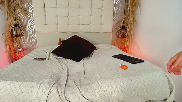 Snapshot of FGLuna chatting on March 18, 2:42 pm FGLuna online show from March 18, 2:42 pm