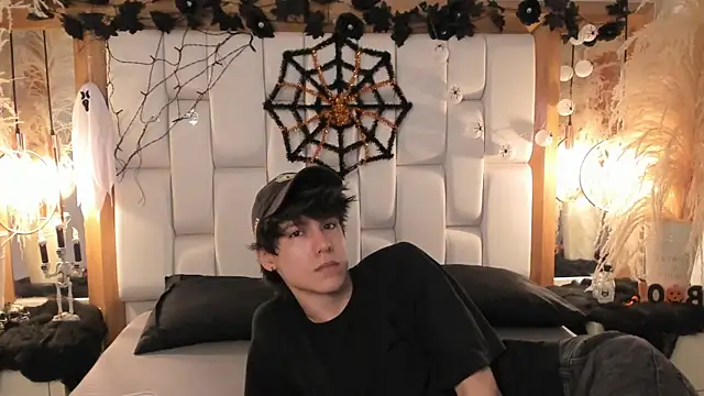 Snapshot of Daphne_And_Roger chatting on October 7, 11:29 am Daphne And Roger online show from October 7, 11:29 am