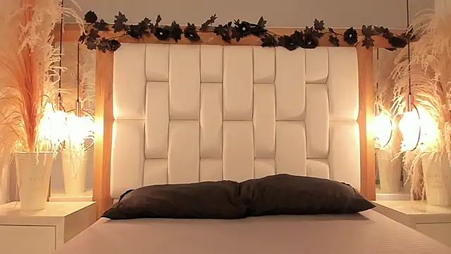 Snapshot of Daphne_And_Roger chatting on November 1, 1:02 pm Daphne And Roger online show from November 1, 1:02 pm