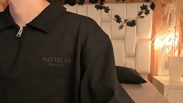 Daphne And Roger online show from December 18, 11:05 am