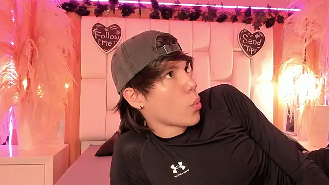 Daphne And Roger online show from March 2, 11:17 am