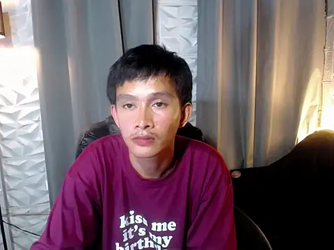 Snapshot of prince_elaijah chatting on June 18, 11:14 am prince elaijah online show from June 18, 11:14 am
