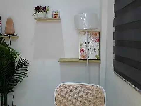 Snapshot of scarlett_brownx69 chatting on February 24, 5:49 am scarlett brownx69 online show from February 24, 5:49 am