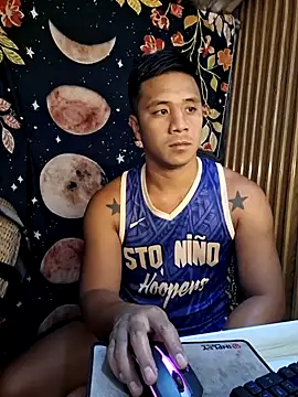 Snapshot of mr_dave chatting on December 18, 1:00 am mr dave online show from December 18, 1:00 am