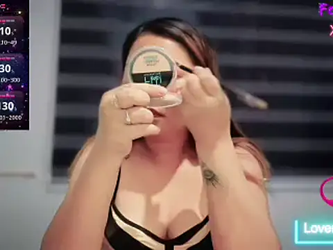 yummy mia online show from August 3, 12:10 pm