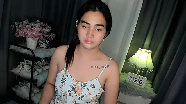 Snapshot of Alovelydoll_nica chatting on September 20, 11:22 am Alovelydoll nica online show from September 20, 11:22 am