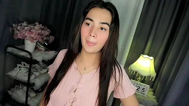 Snapshot of Alovelydoll_nica chatting on September 25, 10:52 am Alovelydoll nica online show from September 25, 10:52 am