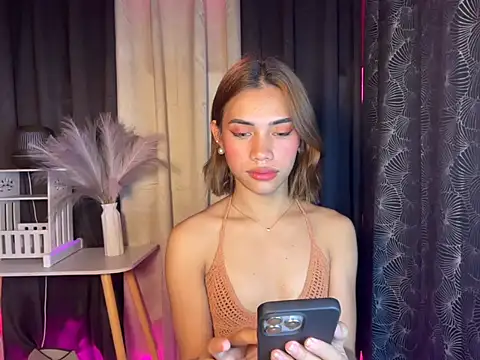 Lovelynikki03 online show from October 12, 5:34 pm