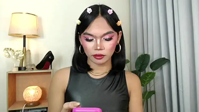 Snapshot of miyaa_Moore chatting on November 12, 9:53 am miyaa Moore online show from November 12, 9:53 am