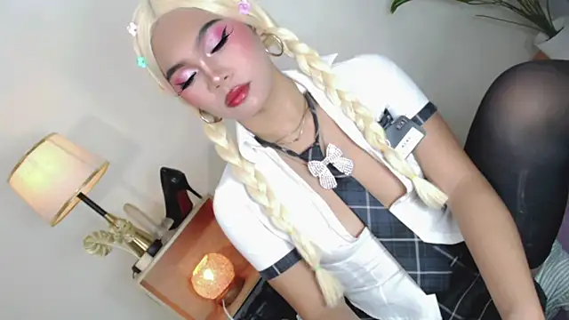 Snapshot of miyaa_Moore chatting on November 17, 5:30 pm miyaa Moore online show from November 17, 5:30 pm