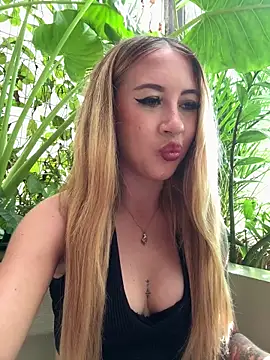 asraifae online show from October 28, 12:58 am