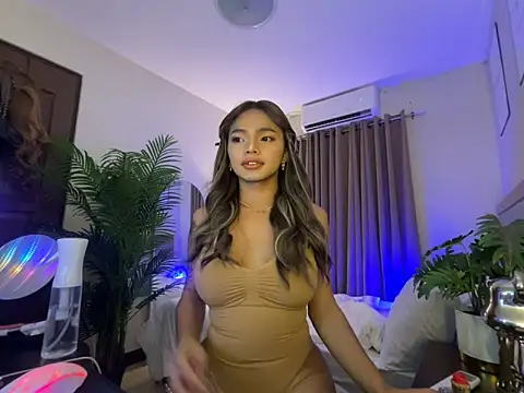 underratedGIRLS online show from September 12, 12:49 pm
