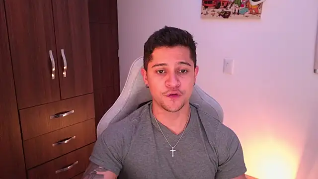 domsantiago  online show from October 29, 1:41 am