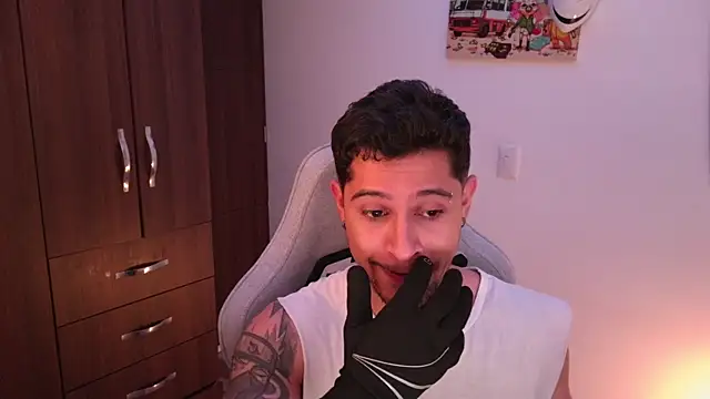 domsantiago  online show from December 1, 2:38 am