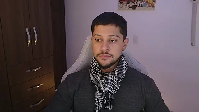 domsantiago  online show from March 31, 4:02 am