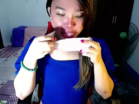 Urassiansweetcummer online show from October 12, 3:16 am