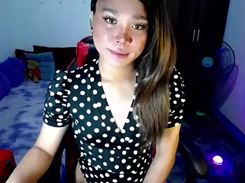 Urassiansweetcummer online show from March 28, 4:34 am