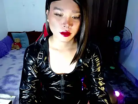 Urassiansweetcummer online show from May 7, 1:44 am