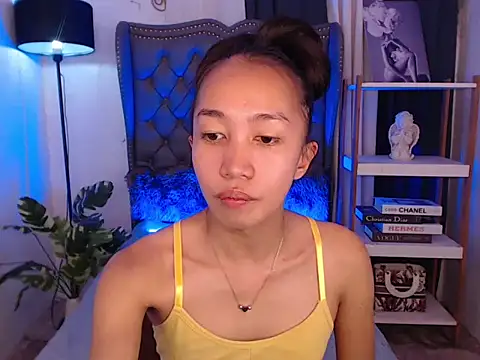 Snapshot of Sweet_kittyxx chatting on February 12, 5:46 am Sweet kittyxx online show from February 12, 5:46 am