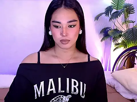 Snapshot of magnificent_kitana chatting on May 1, 8:24 pm magnificent kitana online show from May 1, 8:24 pm