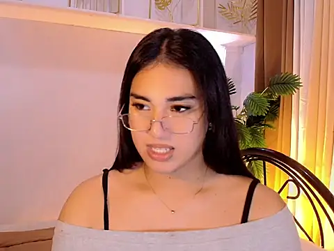 Snapshot of magnificent_kitana chatting on May 12, 11:24 pm magnificent kitana online show from May 12, 11:24 pm