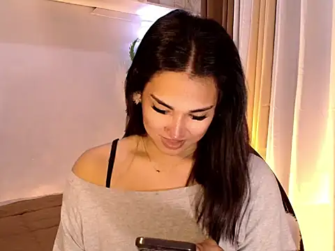 Snapshot of magnificent_kitana chatting on May 17, 9:11 pm magnificent kitana online show from May 17, 9:11 pm