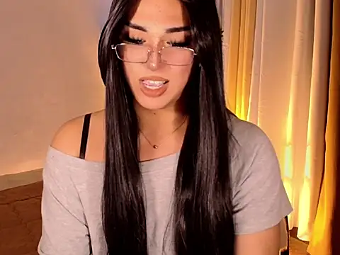 Snapshot of magnificent_kitana chatting on May 22, 2:33 pm magnificent kitana online show from May 22, 2:33 pm