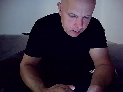 DaDDyLoVeSu83 online show from June 12, 8:19 pm