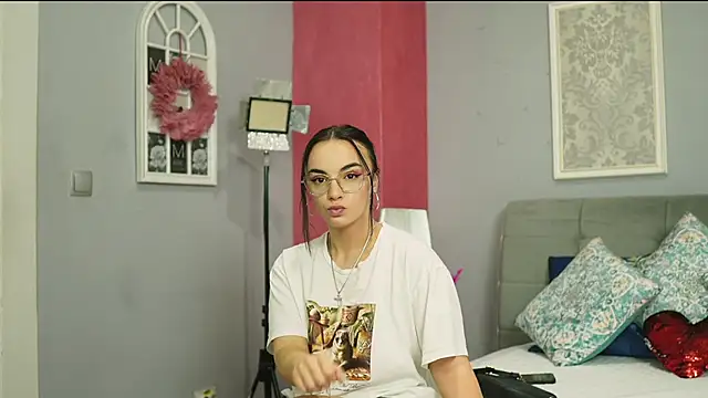 ScarletVex online show from June 10, 5:01 pm