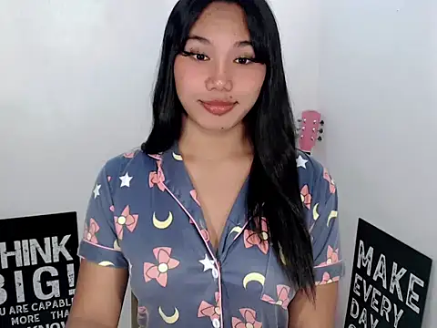 Snapshot of liane_mei chatting on March 7, 3:03 am liane mei online show from March 7, 3:03 am