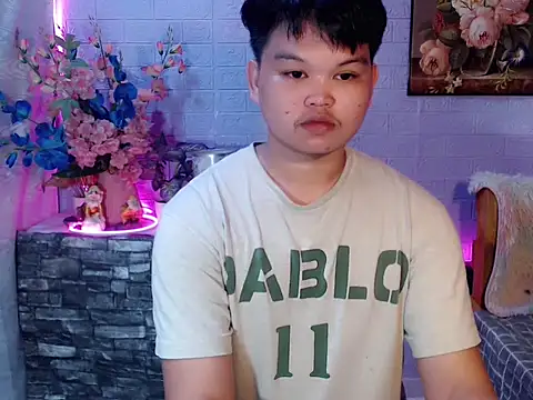 Reynelcock online show from July 3, 7:37 am