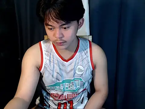 Snapshot of urguy_toshi chatting on November 6, 4:13 am urguy toshi online show from November 6, 4:13 am