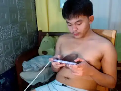 Snapshot of urguy_toshi chatting on November 20, 9:31 am urguy toshi online show from November 20, 9:31 am