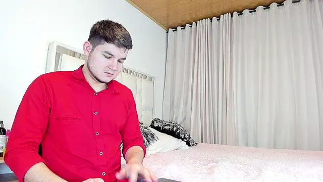 Snapshot of CameronyMartinn chatting on April 19, 1:16 am CameronyMartinn online show from April 19, 1:16 am