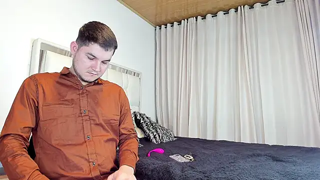 Snapshot of CameronyMartinn chatting on June 7, 1:21 am CameronyMartinn online show from June 7, 1:21 am