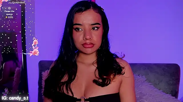 Shophie thoopson online show from March 29, 2:33 am