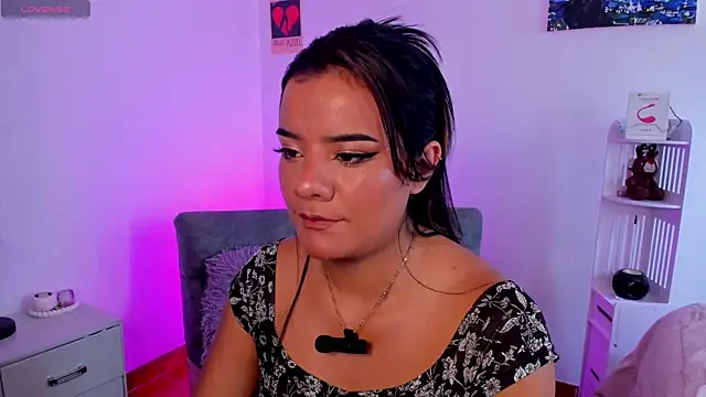 Shophie thoopson online show from August 3, 3:27 pm