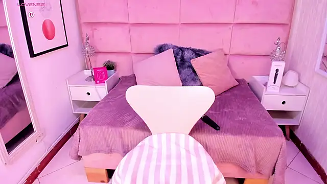 Janah Myers online show from December 15, 2:32 pm